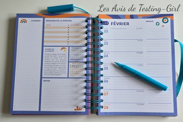 Vue intérieure de l’agenda familial Mémoniak avec planning de la semaine, menus et missions